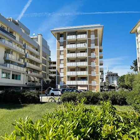 Flat With Wonderful Sea View-beahost דירה ביביונה